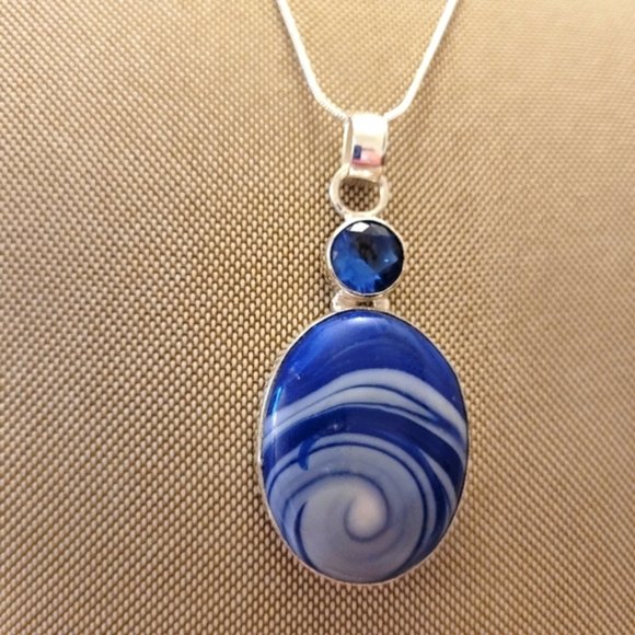 Charming Banded Agate Gemstone Pendant Necklace - Picture 2 of 10